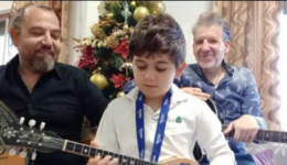 christougenniatika-kalanta-me-bouzouki-apo