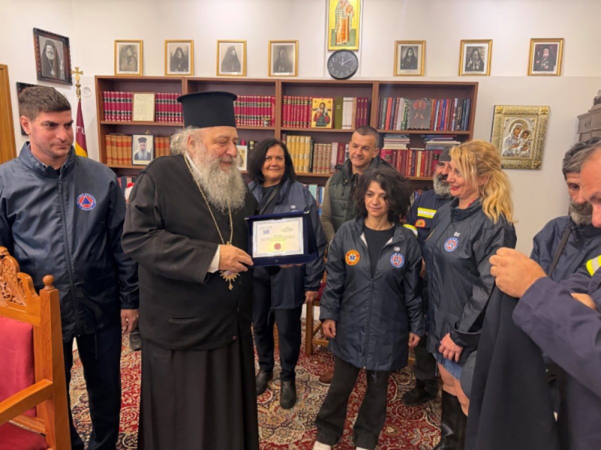 Χριστουγεννιάτικα κάλαντα στον Μητροπολίτη Παροναξίας κ. Καλλίνικο (φώτος)