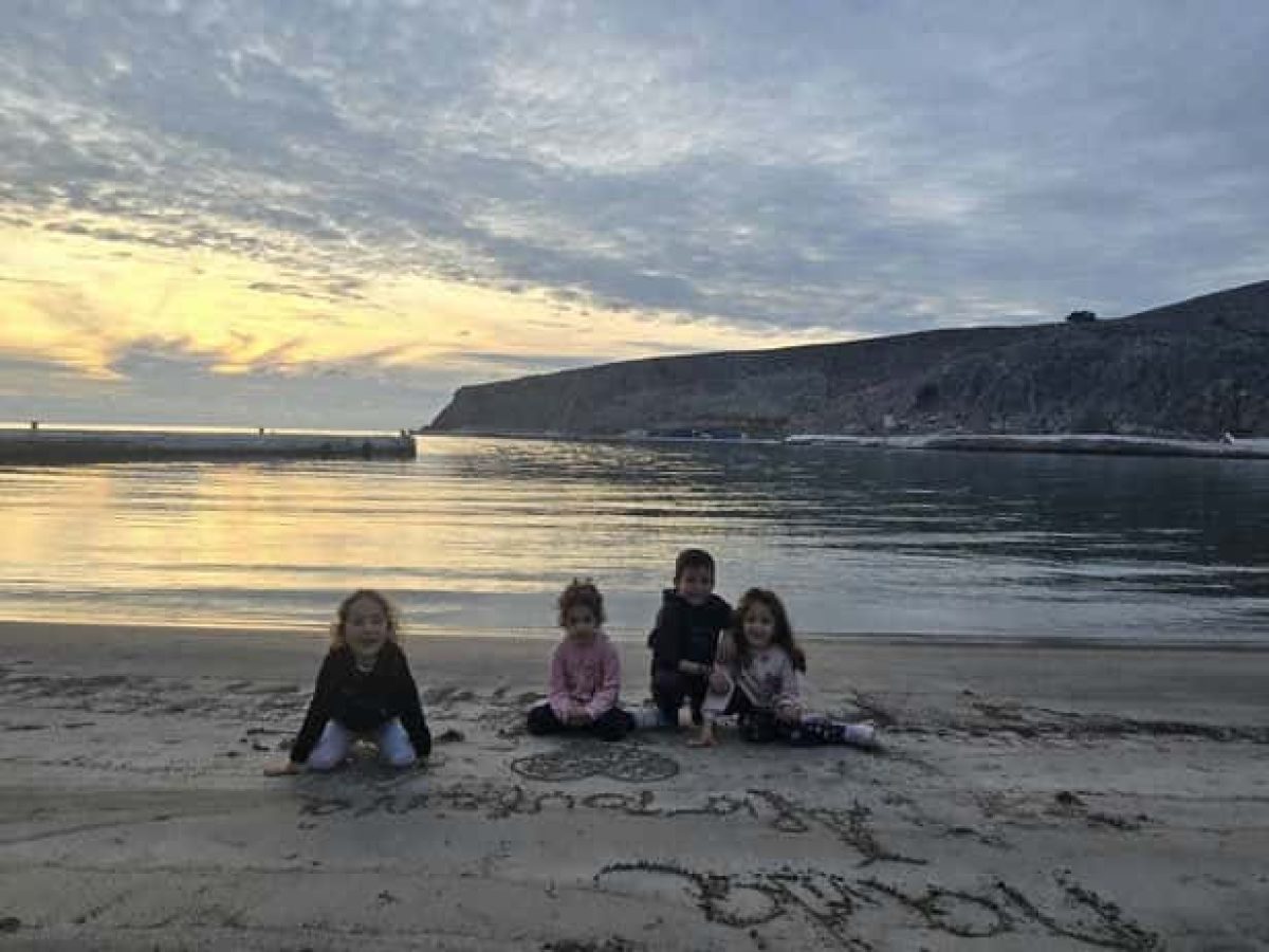 Χριστουγεννιάτικες ευχές από την ακριτική Ψέριμο – Ένα μήνυμα ελπίδας από τα πιο αγνά χαμόγελα των μικρών παιδιών.