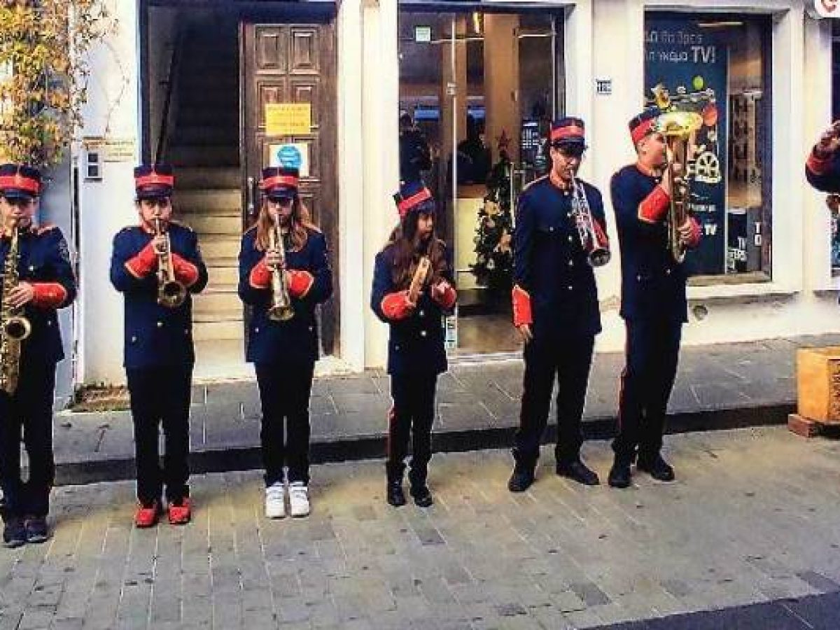 Χριστουγεννιάτικες μελωδίες από την Παιδική Μπάντα του Δήμου στη Μύρινα