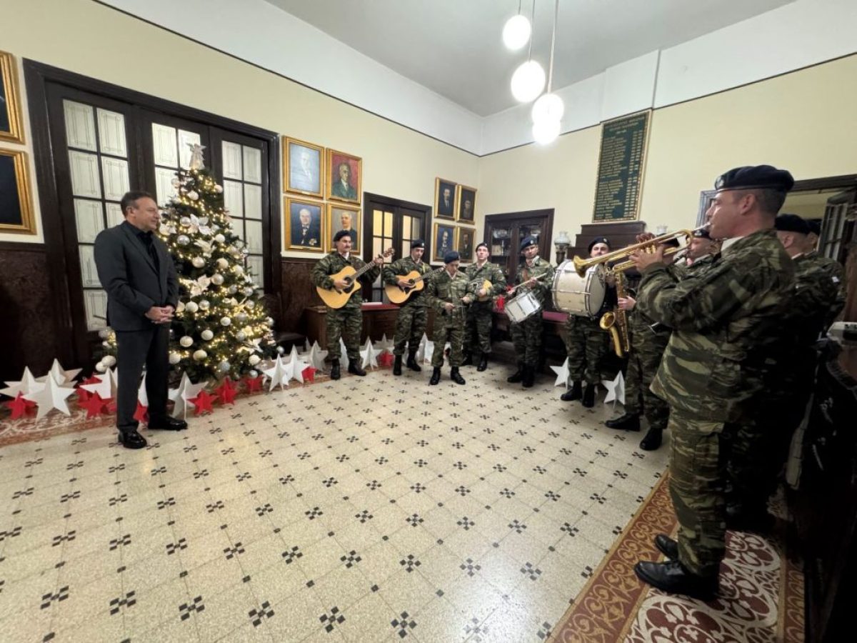 Χριστουγεννιάτικες μελωδίες και ευχές στο Δημαρχείο Ιωαννίνων