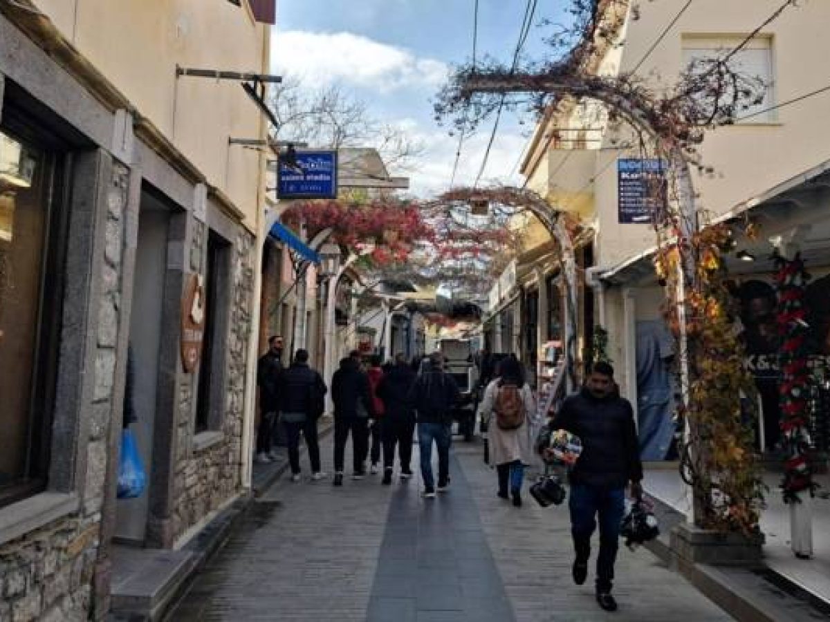 Χριστουγεννιάτικη αγορά με δώρα για τον καταναλωτή | Ανοιχτά σήμερα τα καταστήματα μέχρι τις 15:00 στη Μύρινα!