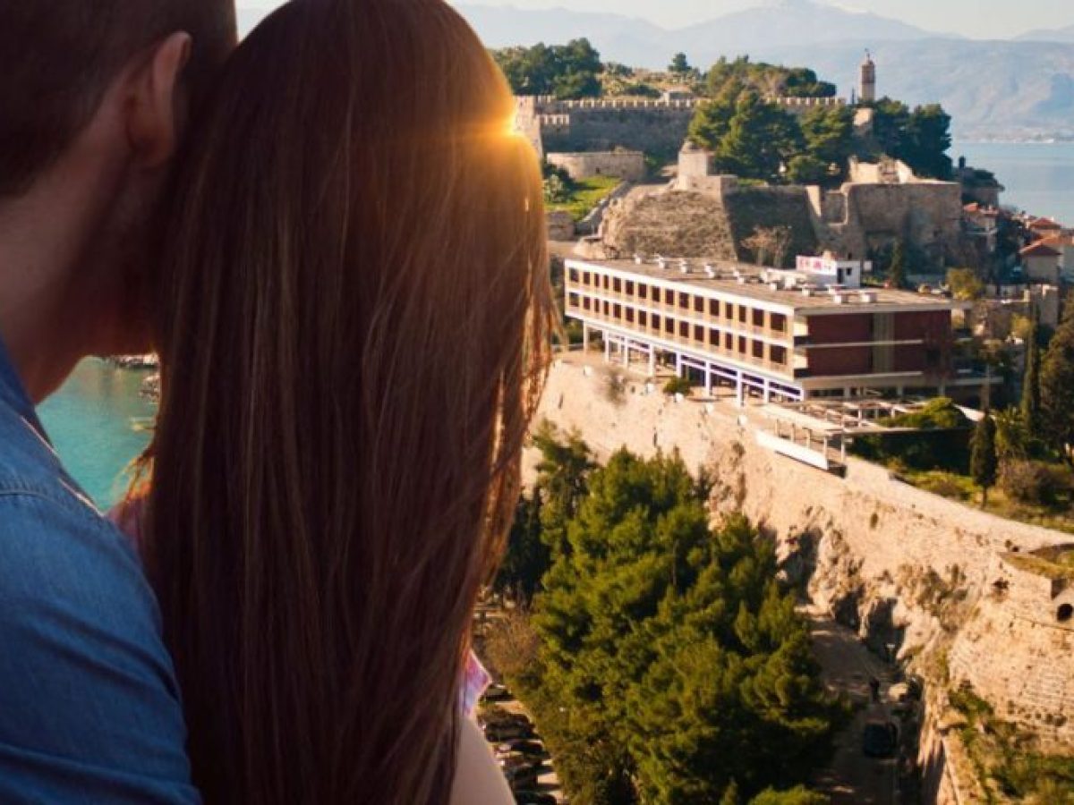 Χριστουγεννιάτικη απόβαση swingers στο Ναύπλιο