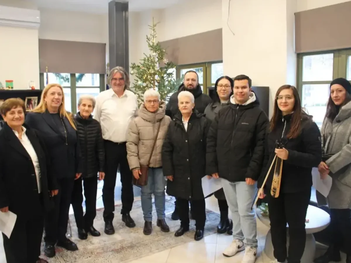 Χριστουγεννιάτικη χαρά και κάλαντα στο γραφείο του Δημάρχου Σερβίων