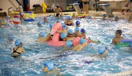 christougenniatiki-giorti-me-ekatontades-pedia