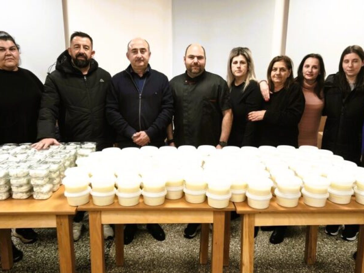 Χριστουγεννιάτικη προσφορά φαγητού από το Κοινωνικό Εστιατόριο του Δήμου Τρικκαίων