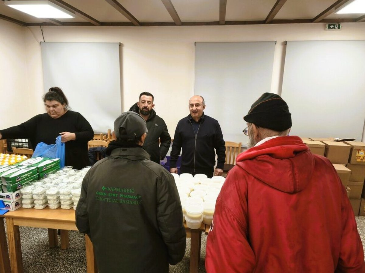 Χριστουγεννιάτικη προσφορά φαγητού από το Κοινωνικό Εστιατόριο του Δήμου Τρικκαίων
