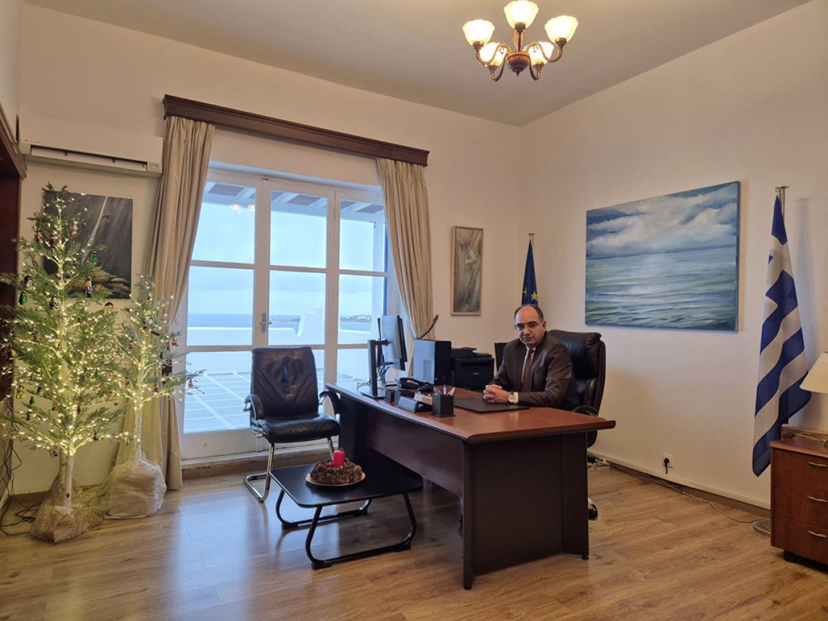 Χριστουγεννιάτικο μήνυμα Δημάρχου Πάρου Κώστα Μπιζά