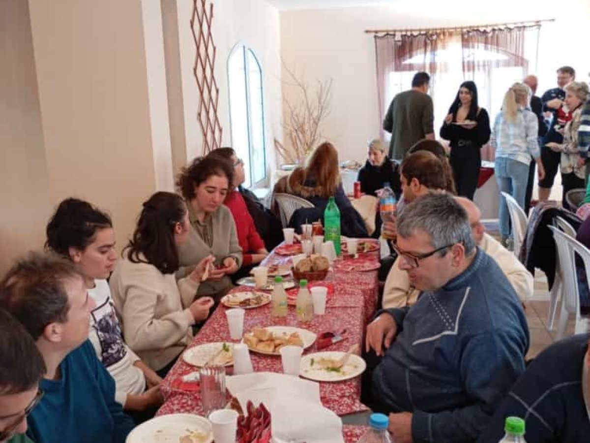 Χριστουγεννιάτικου γεύματος προσφοράς στον Υπερίωνα από την Κοινότητα των Άγγλων