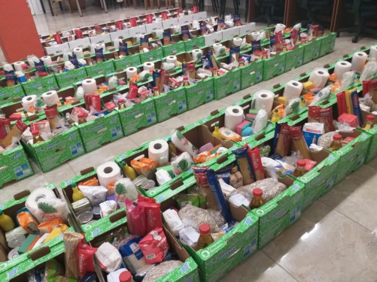 Διανομή χριστουγεννιάτικων πακέτων σε διακόσιες οικογένειες από το Φιλανθρωπικό Σωματείο Χωριστής  19 Χρόνια Προσφοράς και Αγάπης