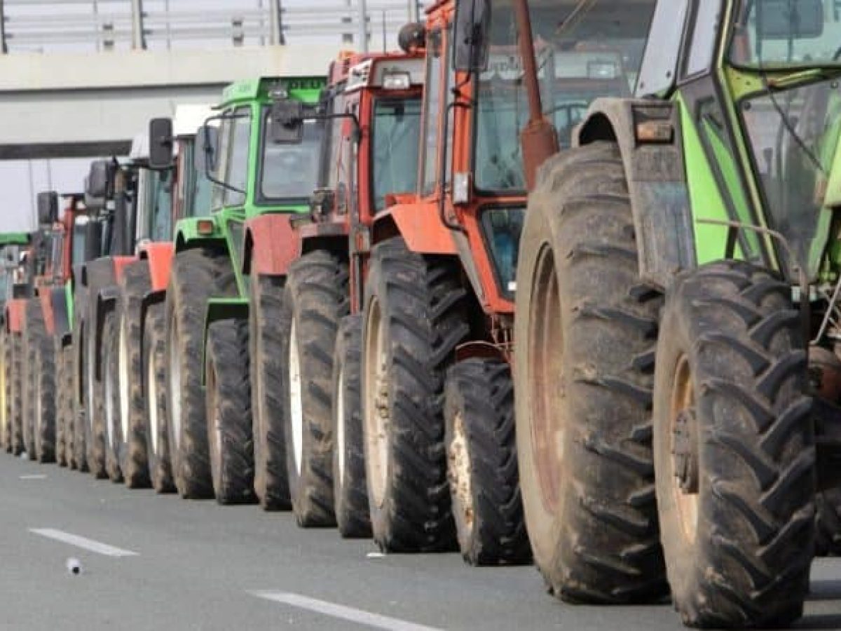 Διατηρούνται τα μπλόκα στη Δυτική Μακεδονία – Σε 24ωρο αποκλεισμό η Μπάρα Σιάτιστας