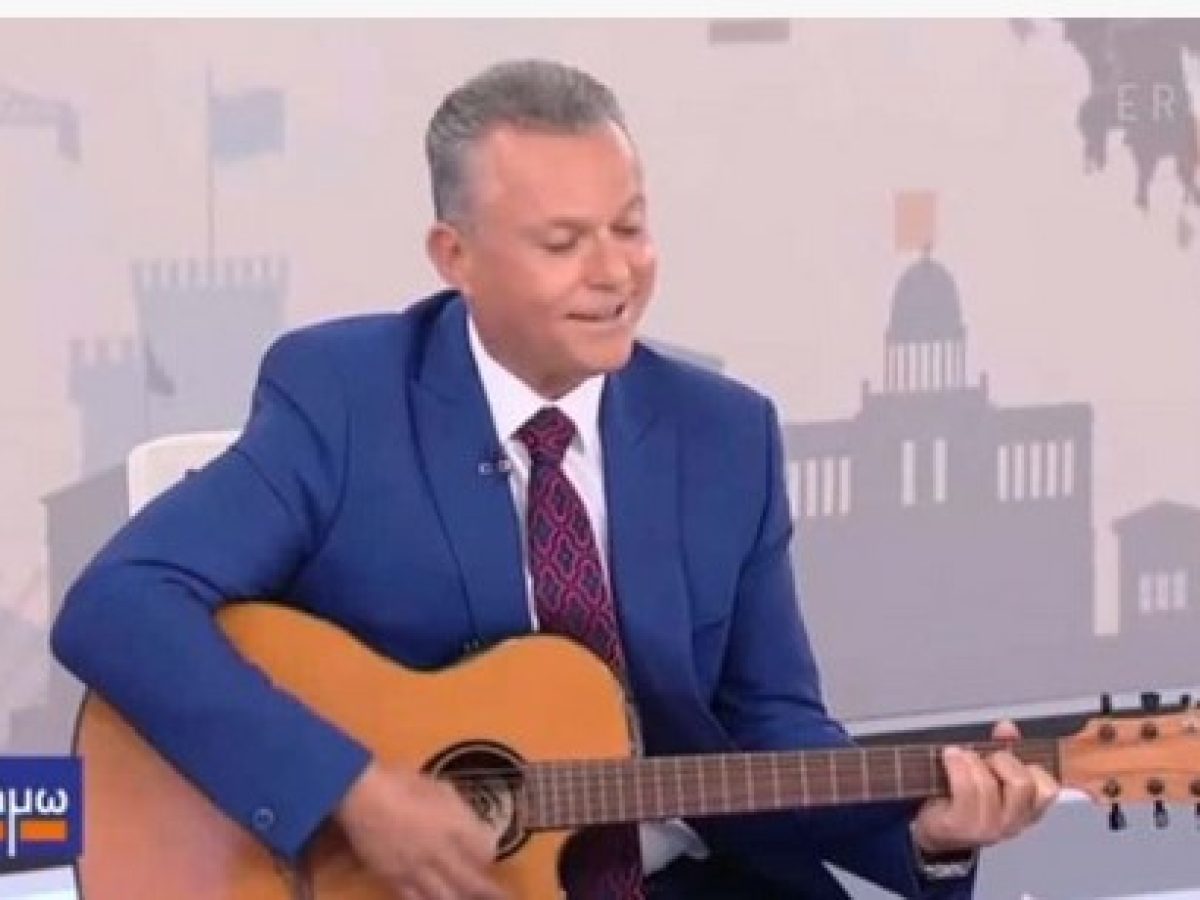 Δήμαρχος Λειψών στην ΕΡΤ: «Μπαλάντα των Χριστουγέννων», «Το δίκιο μου», τα «Διόδια» και το αγαπημένο «Ένα τσιγγανάκι είπε» (ΒΙΝΤΕΟ)