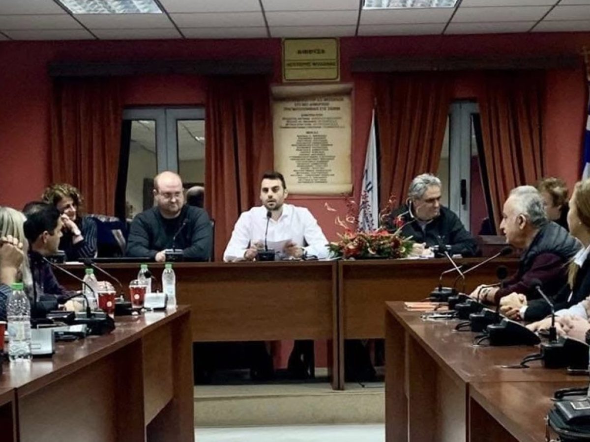 &Delta;ή&mu;&omicron;&sigmaf; &Delta;&iota;&rho;&phi;ύ&omega;&nu; &Mu;&epsilon;&sigma;&sigma;&alpha;&pi;ί&omega;&nu;: &Omicron; &Alpha;&nu;&tau;ώ&nu;&eta;&sigmaf; &Sigma;&pi;&upsilon;&rho;ό&pi;&omicron;&upsilon;&lambda;&omicron;&sigmaf; &nu;έ&omicron;&sigmaf; &Delta;ή&mu;&alpha;&rho;&chi;&omicron;&sigmaf;