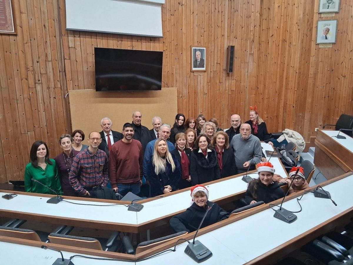 Χριστουγεννιάτικα κάλαντα & ευχές στο Δημαρχείο από τη «Χορωδία Κηφισιά 1937»