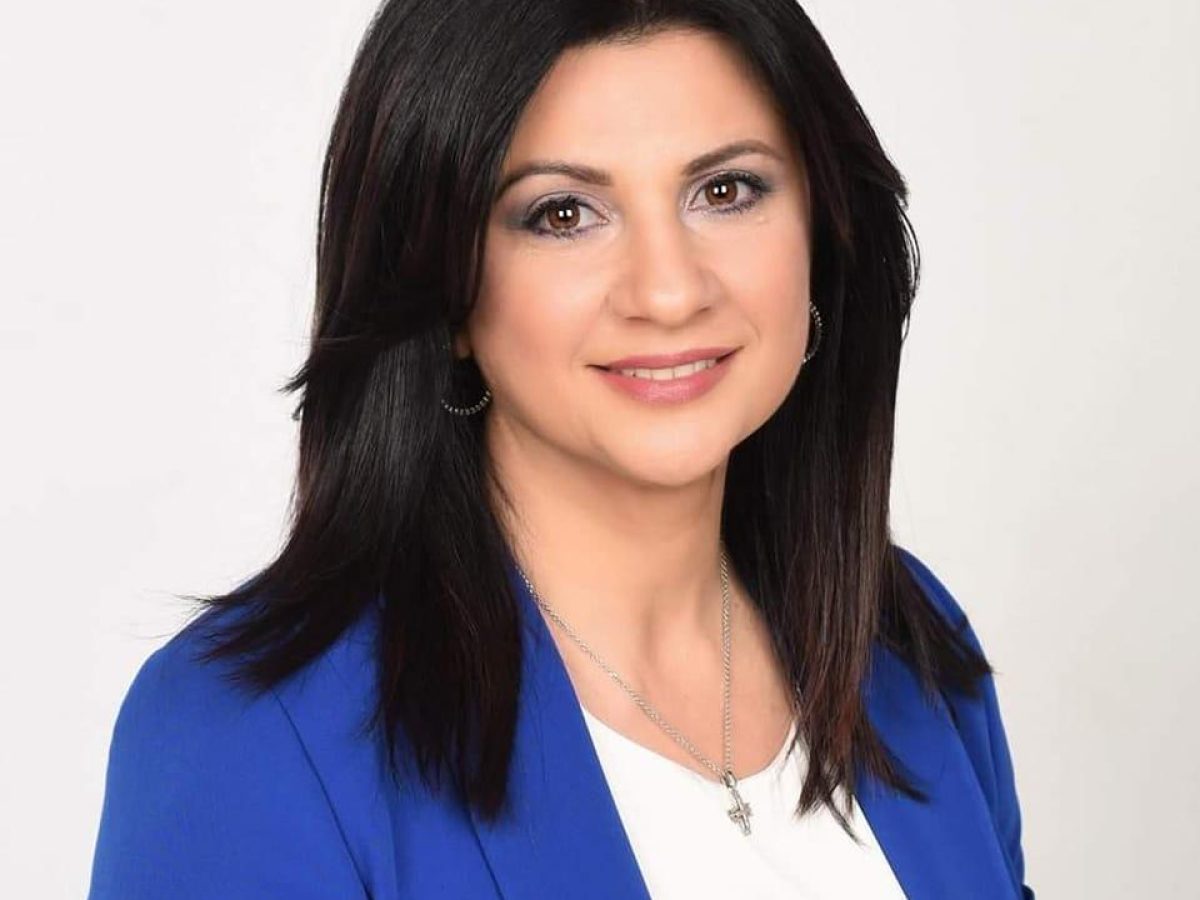 Κατερίνα Εμμανουήλ : Καλά Χριστούγεννα & Ευτυχισμένο Νέο Έτος!