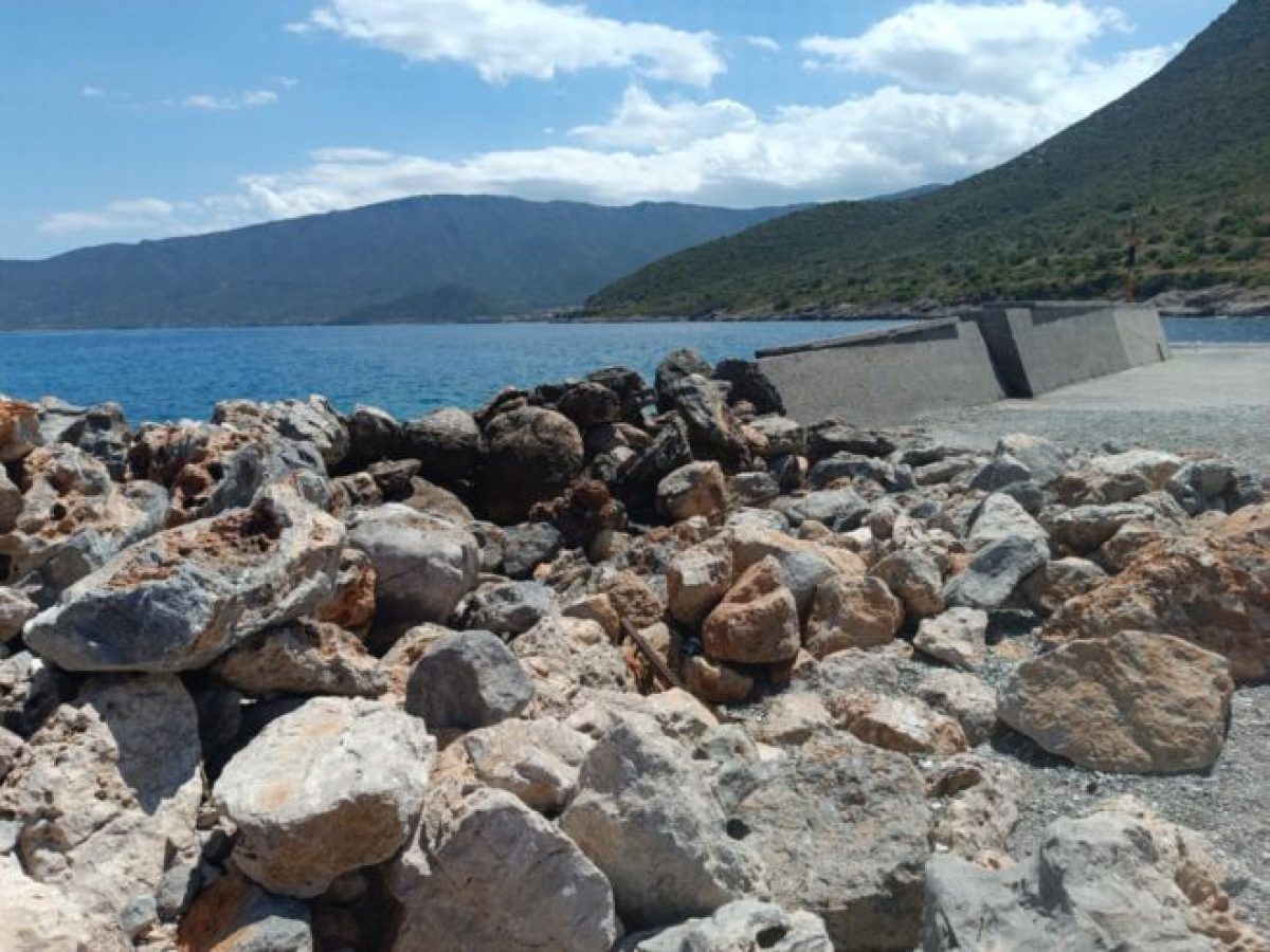 Μάκαρης – Φαράντος: “Το Λεωνίδιο χρειάζεται σύγχρονο λιμάνι, όχι εγκατάλειψη” (vd)