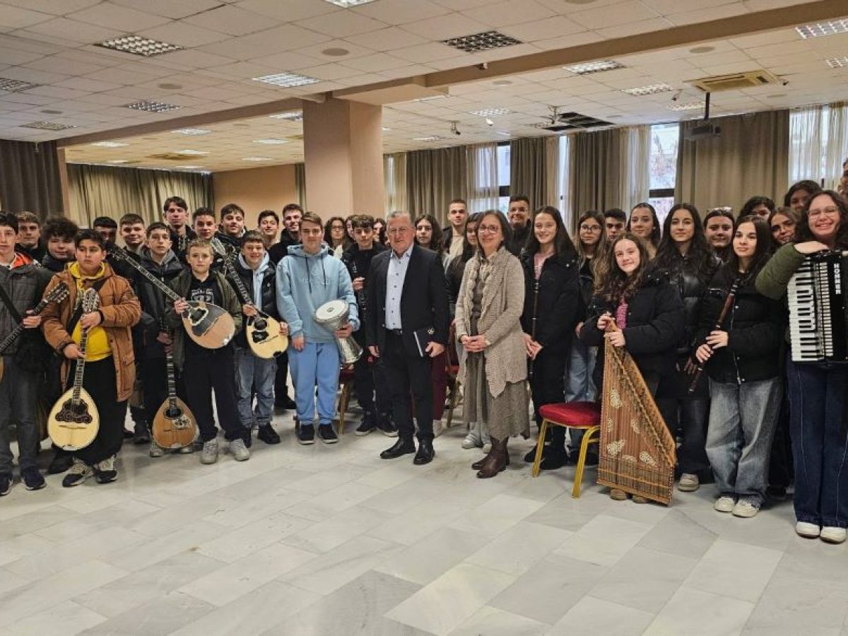 Μελωδικά κάλαντα & ευχές στο Δημαρχείο Κατερίνης