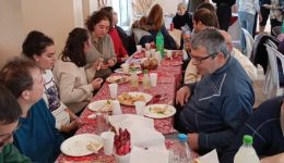 divmesa-se-mia-zesti-eortastiki