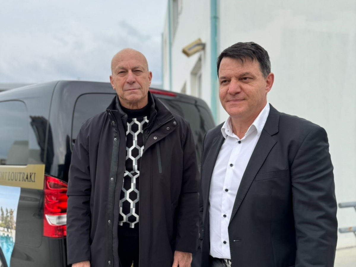 Δωρεά ηλεκτρονικού εξοπλισμού από την Club Hotel Casino Loutraki στα σχολεία του Δήμου