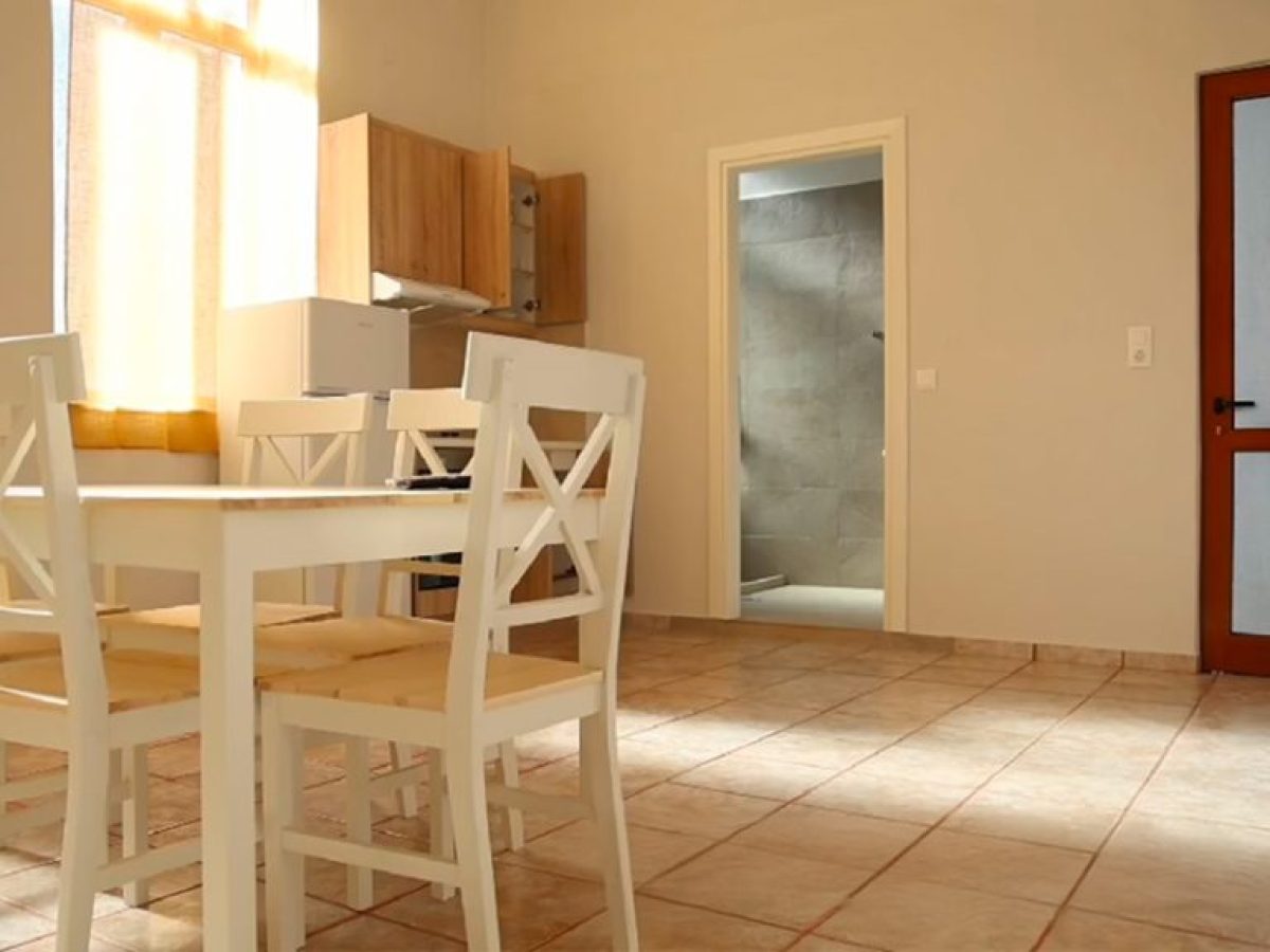 «Εδινα 400 ευρώ και τώρα 50» – Στην Κρήτη οι πρώτες δημοτικές κατοικίες για εκπαιδευτικούς και γιατρούς