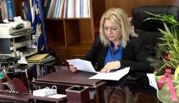 efches-gia-tin-onomastiki-tis-2