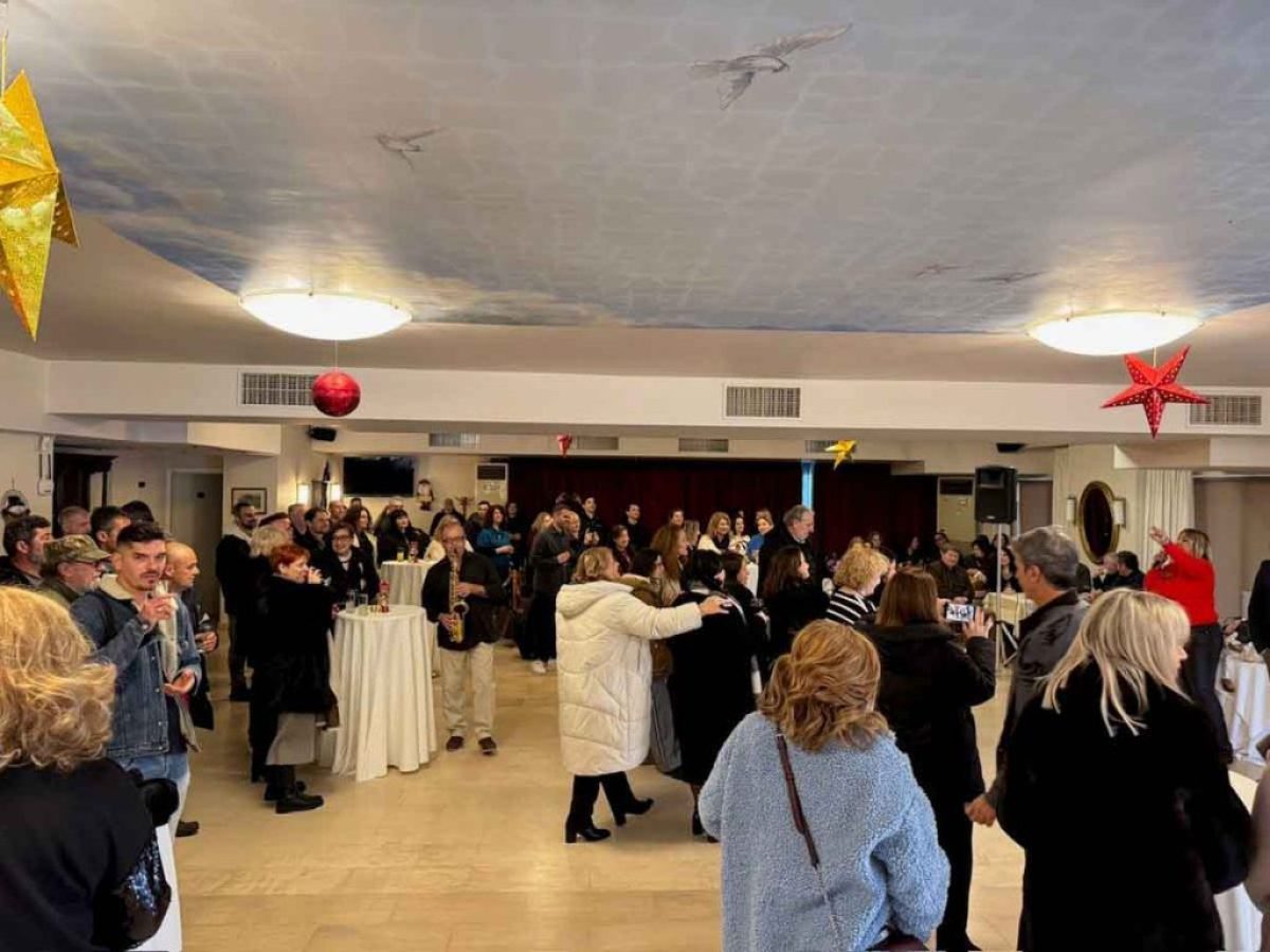 Ευχές και κεράσματα από τον Δήμαρχο Μεσολογγίου στο προσωπικό του Δημαρχείου (φωτο)