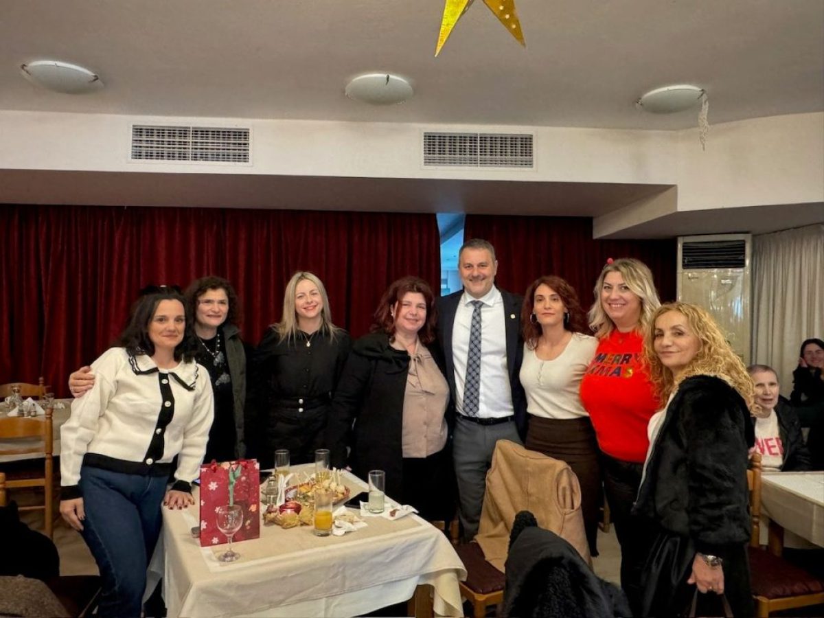 Ευχές και κεράσματα από τον Δήμαρχο  Μεσολογγίου στο προσωπικό του Δημαρχείου