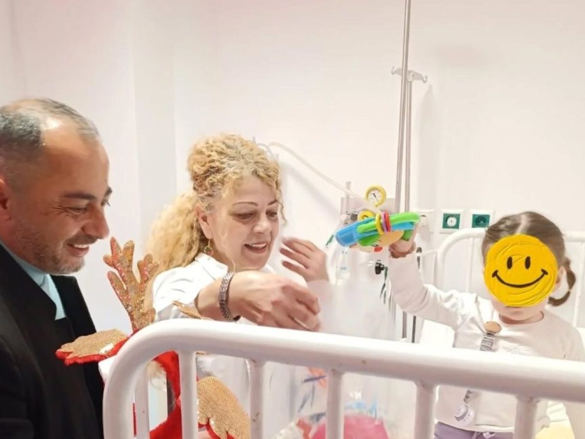 Ευχές Β.Καραμάνη: «Τα Χριστούγεννα αποκτούν νόημα μέσα από τα μάτια των παιδιών»