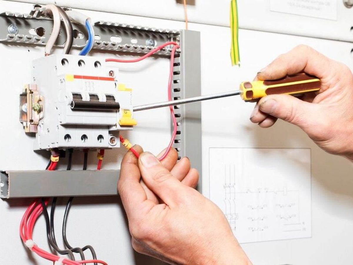 Αίγιο: Συλλήψεις για κλοπή ηλεκτρικής ενέργειας