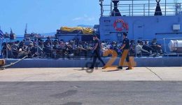 ekrixi-metanasteftikon-roon-stin-kriti-1