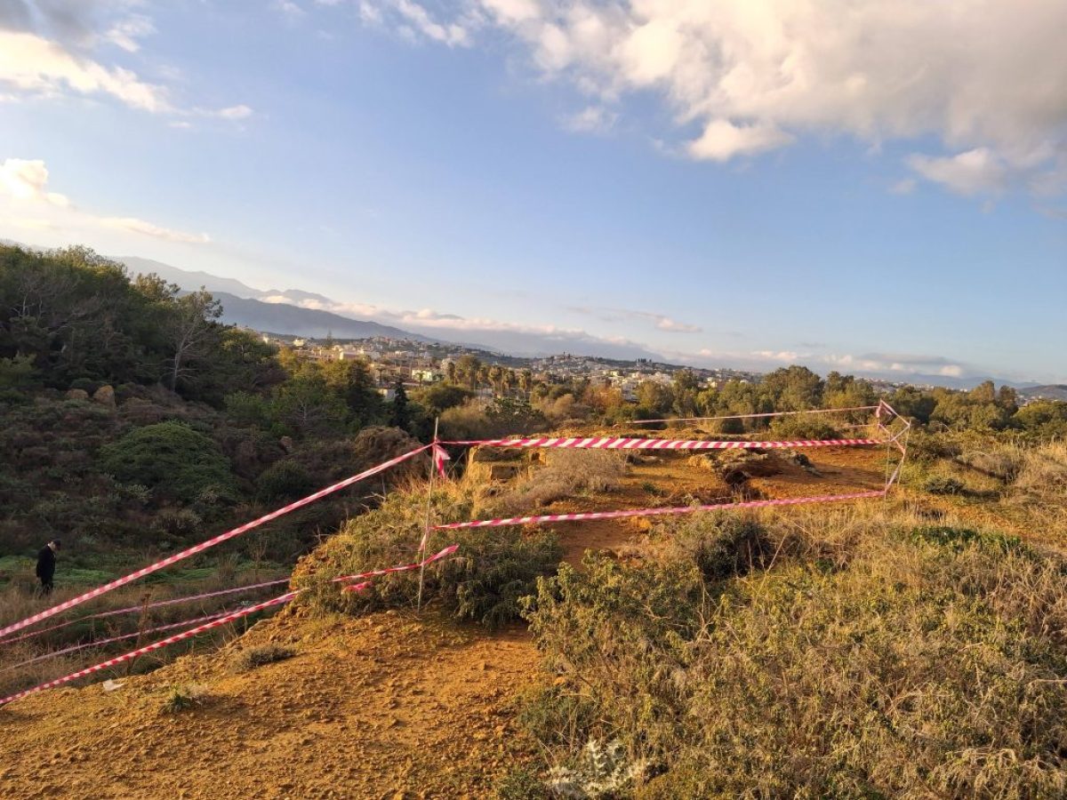 Ενημερώθηκαν οι υπηρεσίες για τη ρηγμάτωση στου Αγ. Αποστόλους