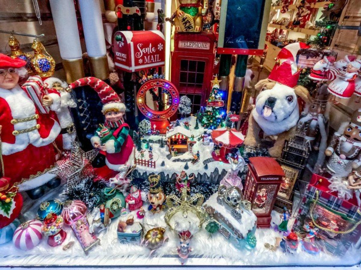 Εορταστικό ωράριο: Ανοιχτά τα καταστήματα σήμερα Κυριακή 28 Δεκεμβρίου