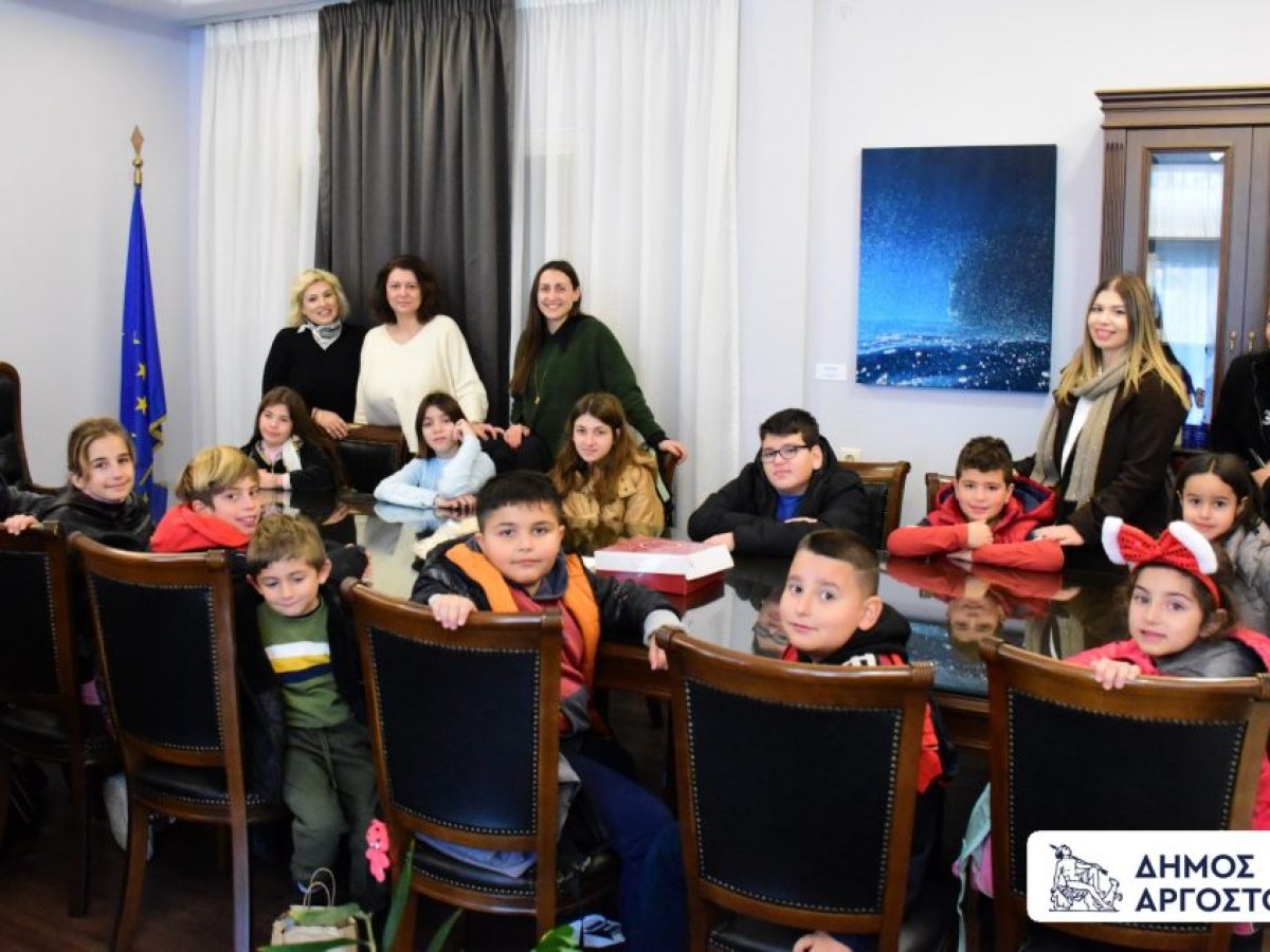 Επίσκεψη μαθητών του Δημοτικού Σχολείου Ομαλών «Ο Άγιος Γεράσιμος» στο Δημαρχείο Αργοστολίου