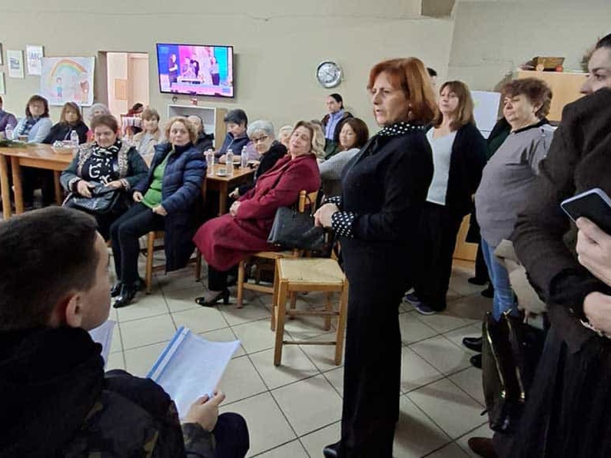 Επίσκεψη της Γ΄ τάξης του 1ου Γυμνασίου Καλαμπάκας στο ΚΑΠΗ της Πόλης, στο πλαίσιο των δράσεων «Ενεργού Πολίτη»