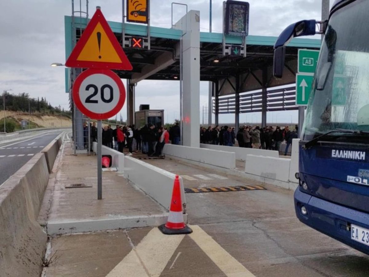 Επιστρέφουν στο μπλόκο του Κιάτου αγρότες και κτηνοτρόφοι – Ανοίγουν τα διόδια