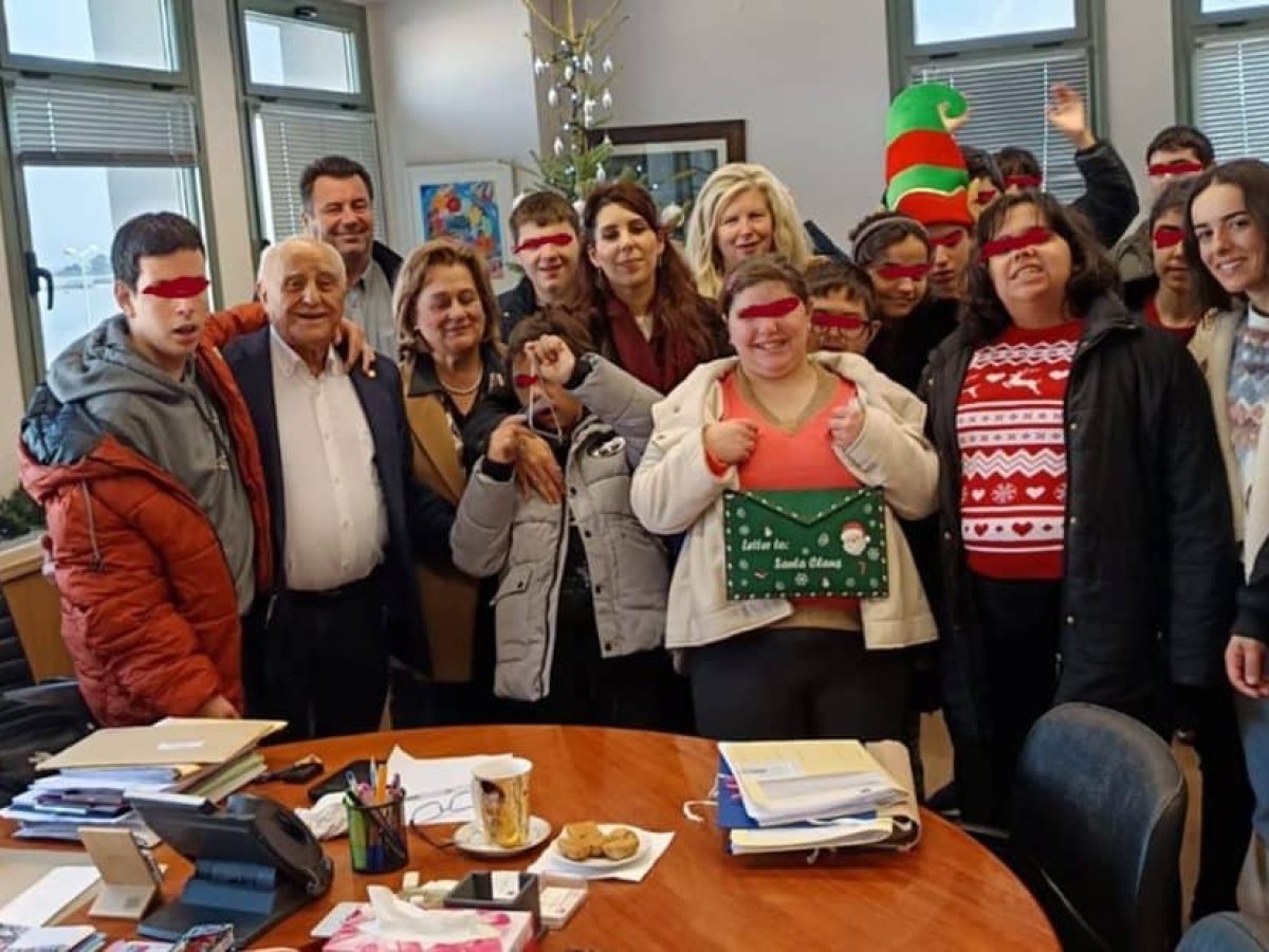 Έψαλαν τα κάλαντα στον Δήμαρχο Λευκάδας μαθητές του Ειδικού Σχολείου Λευκάδας