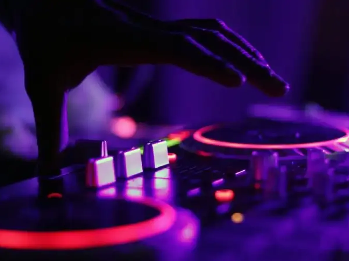 Φιλιππιάδα: Σύλληψη ιδιοκτήτη καταστήματος για παραβίαση ωραρίου μουσικής