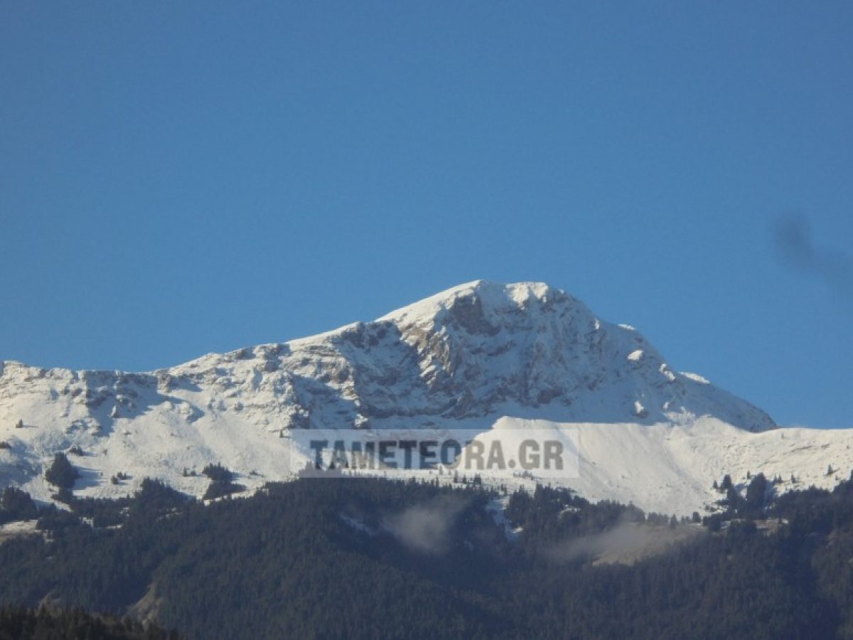 Φωτογραφίες από χιονισμένες κορυφές της περιοχής Καλαμπάκας (27-12-2025)