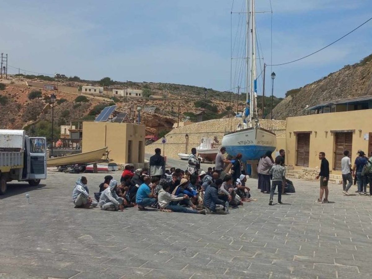 Γαύδος: Μαζική άφιξη 361 μεταναστών – Επιχείρηση διάσωσης υπό το φως των εορτών