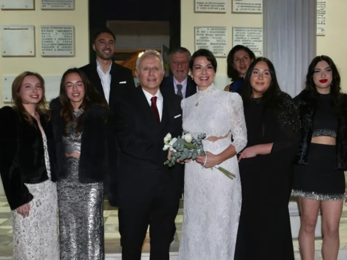 Γιάννης Ραγκούσης και Μαρίνα Κοντοτόλη παντρεύτηκαν στην Αγία Σοφία Ακροπόλεως