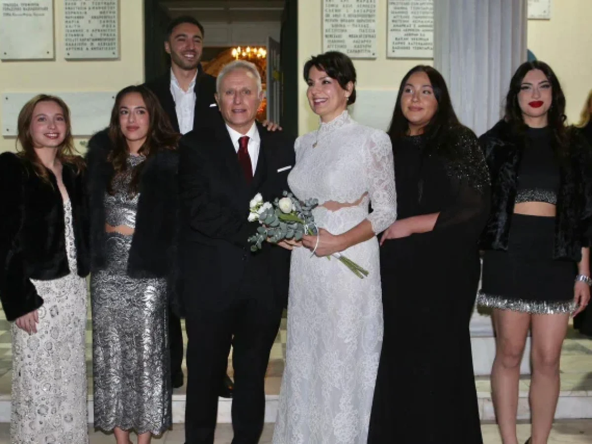 Γιάννης Ραγκούσης και Μαρίνα Κοντοτόλη παντρεύτηκαν στην Αγία Σοφία Ακροπόλεως