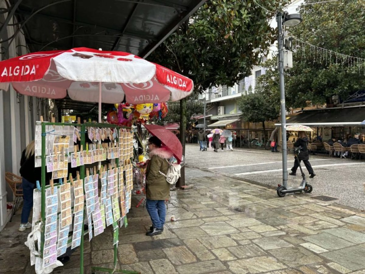 Γιορτινά Τρίκαλα: φωτάκια, τσίπουρο και… μια στάλα τύχη!