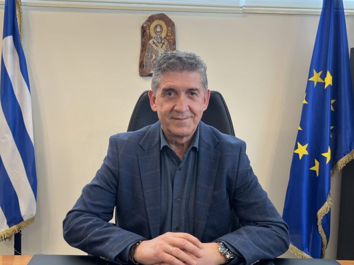 &Gamma;&rho;. &Alpha;&lambda;&epsilon;&xi;ό&pi;&omicron;&upsilon;&lambda;&omicron;&sigmaf;: &laquo;&Alpha;&upsilon;&tau;έ&sigmaf; &tau;&iota;&sigmaf; &eta;&mu;έ&rho;&epsilon;&sigmaf; &alpha;&sigmaf; &nu;&omicron;&iota;&alpha;&sigma;&tau;&omicron;ύ&mu;&epsilon; &kappa;&iota; &alpha;&sigmaf; &sigma;&tau;&alpha;&theta;&omicron;ύ&mu;&epsilon; &mu;&epsilon; &kappa;&alpha;&tau;&alpha;&nu;ό&eta;&sigma;&eta; &omicron; έ&nu;&alpha;&sigmaf; &delta;ί&pi;&lambda;&alpha; &sigma;&tau;&omicron;&nu; ά&lambda;&lambda;&omicron;&raquo;