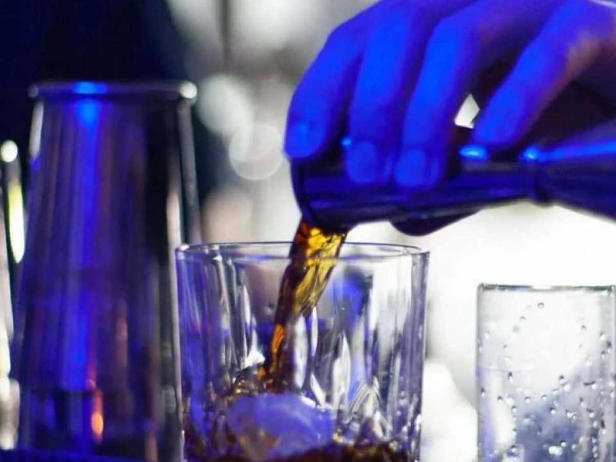 &Eta; &Alpha;&sigma;&tau;&upsilon;&nu;&omicron;&mu;ί&alpha; &gamma;&iota;&alpha; &tau;&eta;&nu; &pi;ώ&lambda;&eta;&sigma;&eta; &alpha;&lambda;&kappa;&omicron;ό&lambda; &sigma;&epsilon; &alpha;&nu;ή&lambda;&iota;&kappa;&omicron;