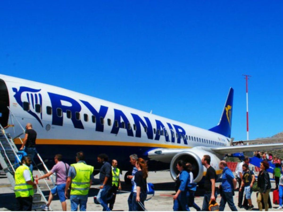 Η Ryanair λανσάρει τη μεγαλύτερη προσφορά θέσεων στην ιστορία της | Αθήνα, Ρόδος, Σαντορίνη και Κέρκυρα στην Ελλάδα