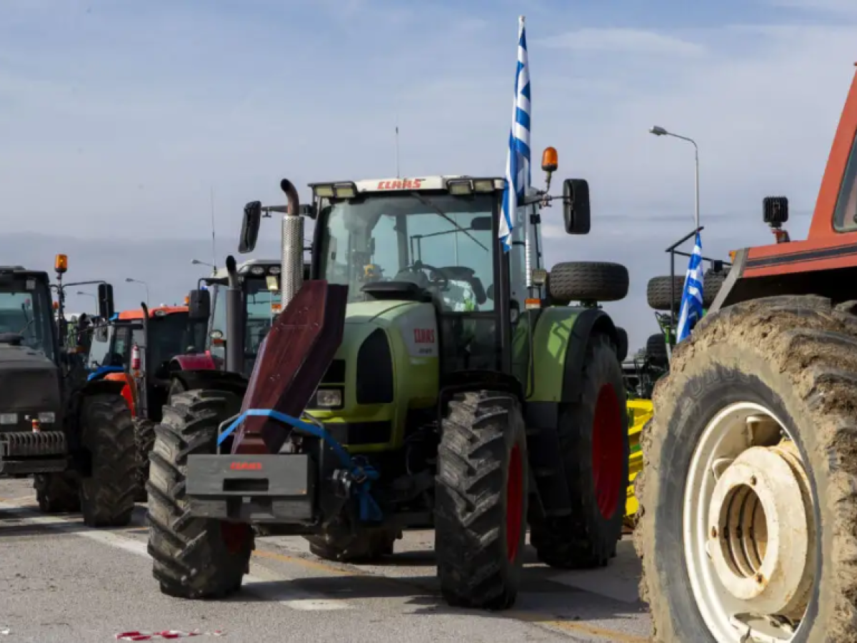 Οι αγρότες Κορινθίας παρέδωσαν φάκελο με αιτήματα στον Κώστα Τσιάρα