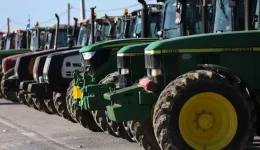 i-agrotes-paramenoun-sta-bloka