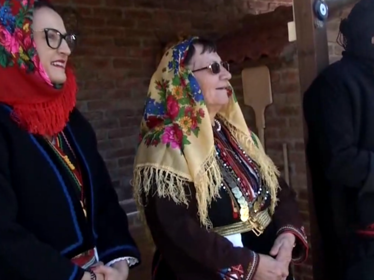 Η Ελλάδα γιορτάζει με ήχους, γεύσεις και έθιμα που αναβιώνουν