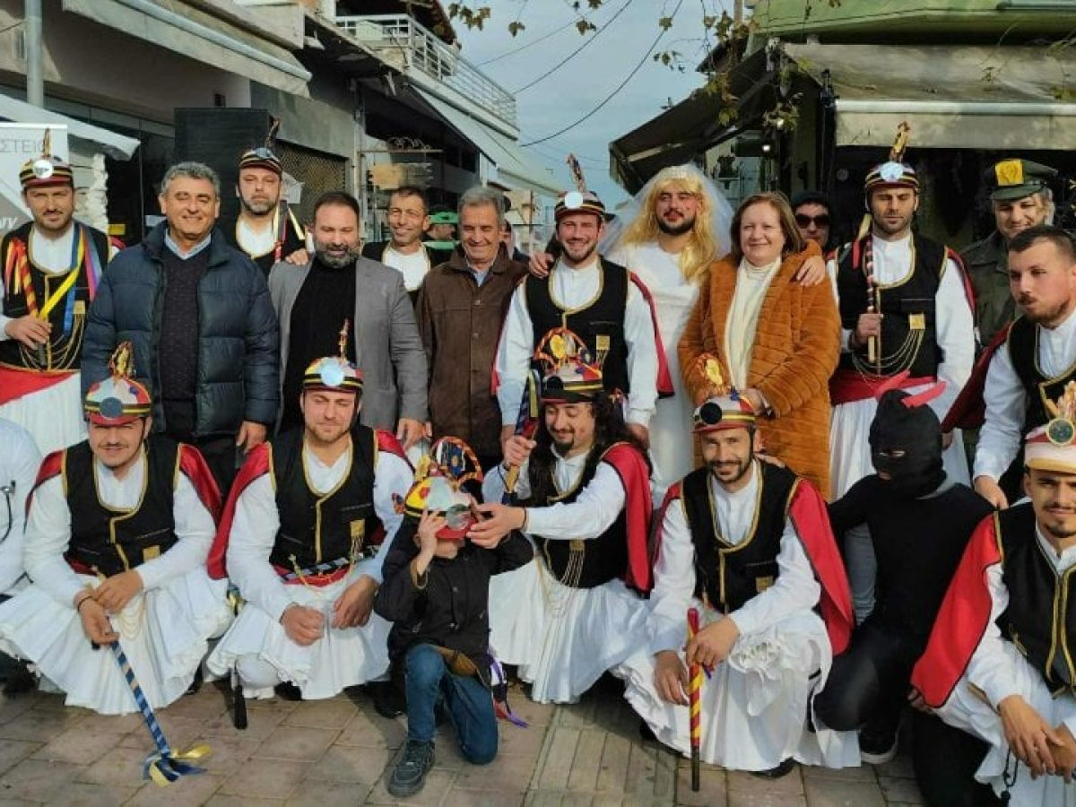 Οι Μωμόγεροι πλημμύρισαν τις Φέρες με Πόντο και Χριστούγεννα