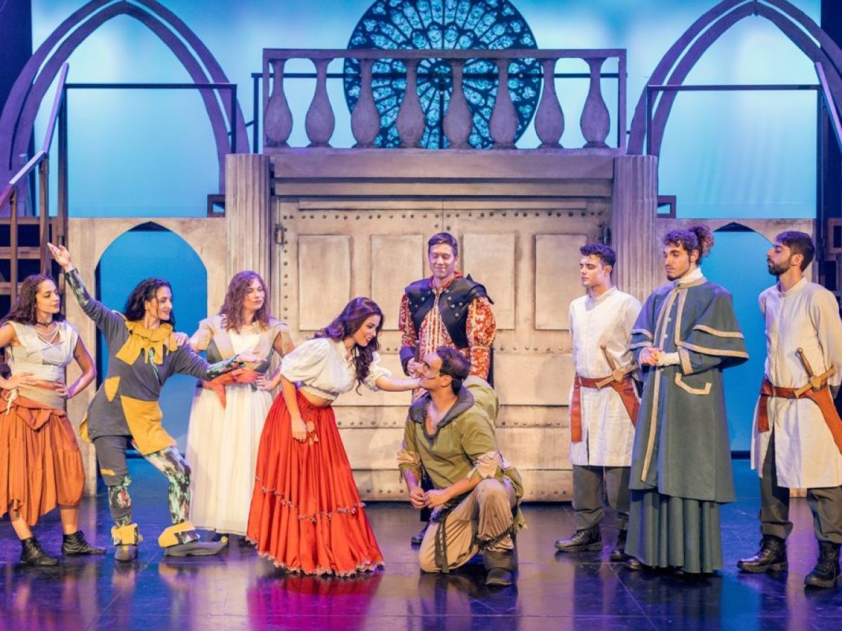 Η Παναγία των Παρισίων | Metropolitan